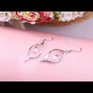 18K Gold-Plated 925 Sterling Silver Swarovski Crystal Twist Leaf Fashion Dangle